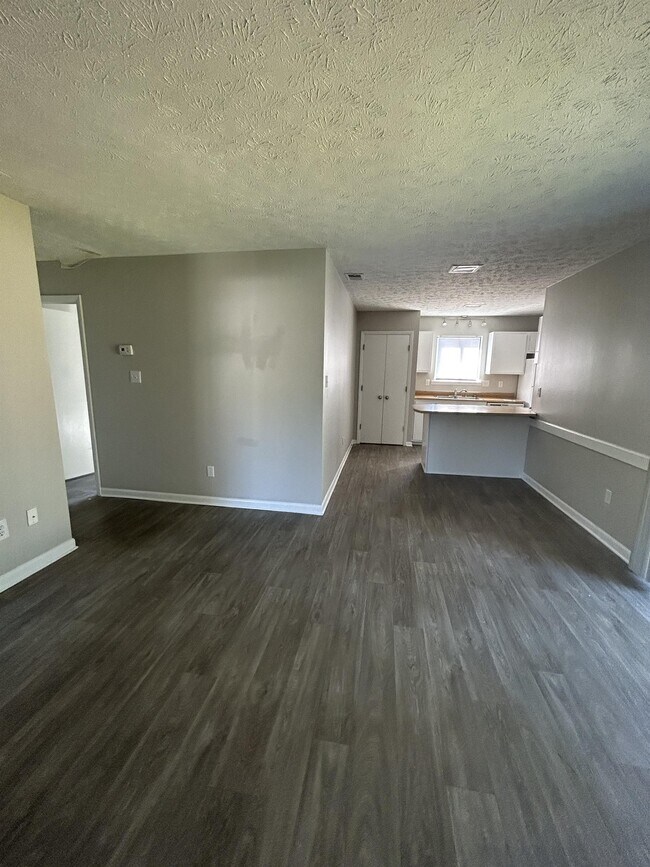 Foto del edificio - 809 Applewood Ln
