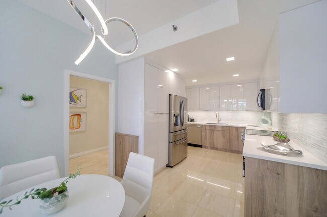 Building Photo - 19133 Fisher Island Dr