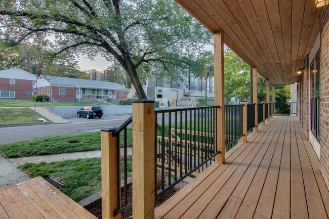 Building Photo - Jayhawk Apartments