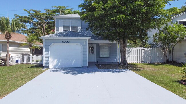 Foto del edificio - 4722 Lakeside Cir