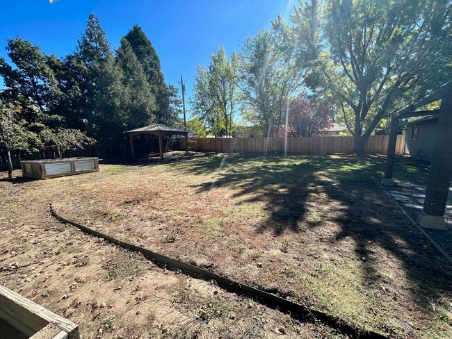 Building Photo - 1530 Corona Ave