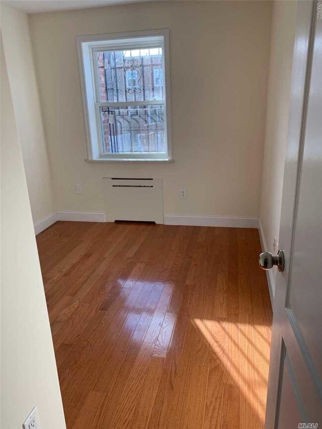 Foto del edificio - 62-26-62-81 81st St
