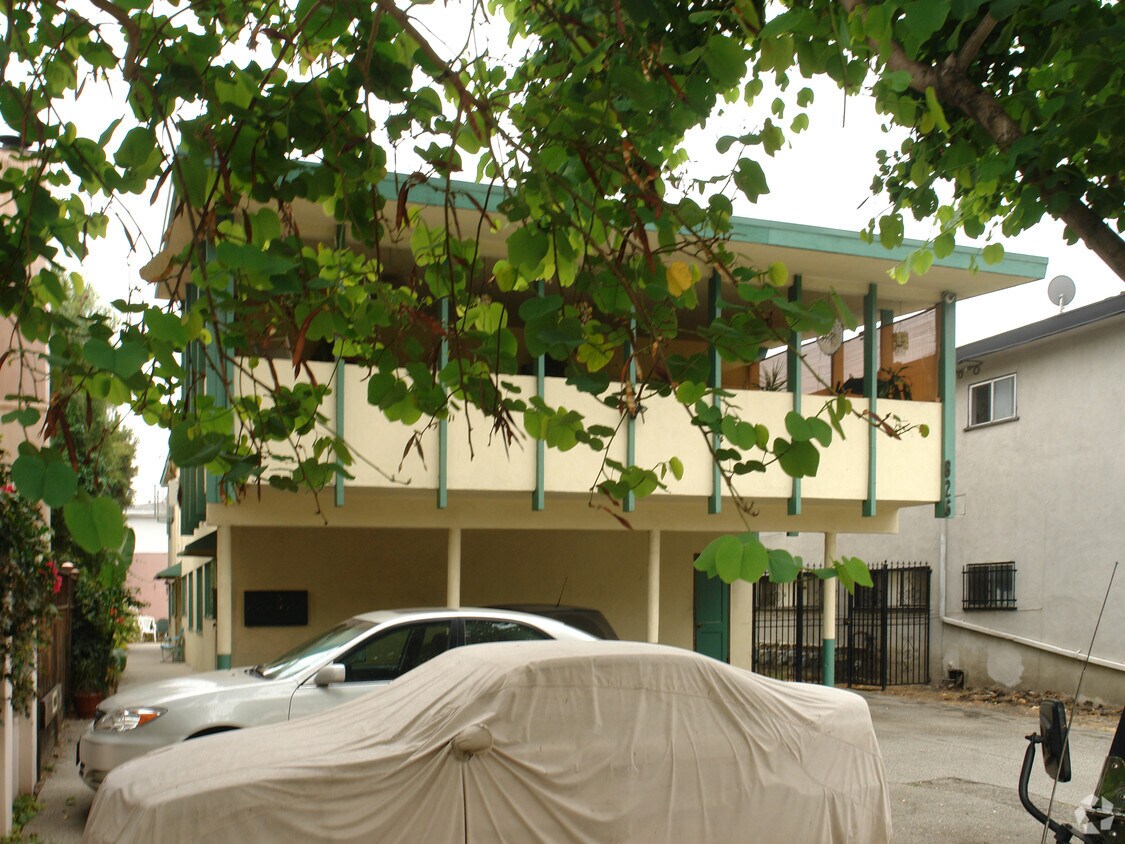 Building Photo - 826 Westbourne Dr