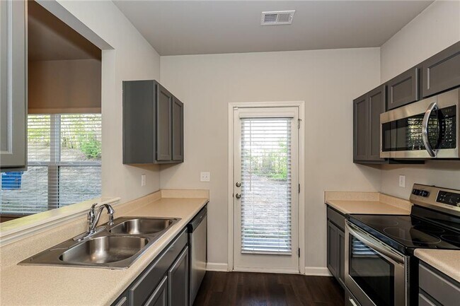 Foto del edificio - 6350 Rockaway Rd