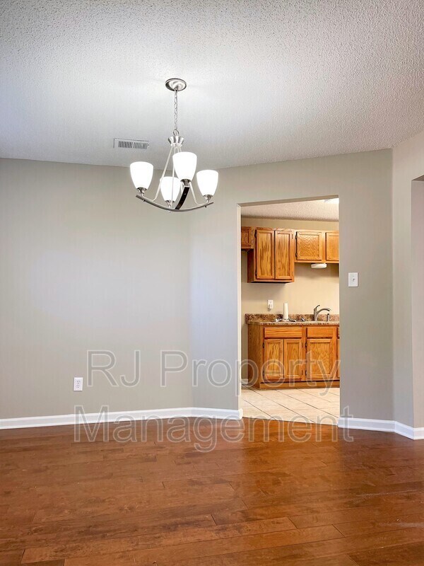 Foto del edificio - 7651 Carter Creek Cove