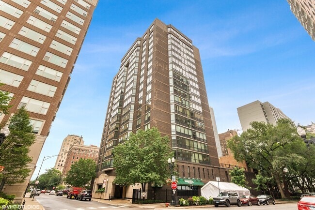 Building Photo - 21 W Goethe St