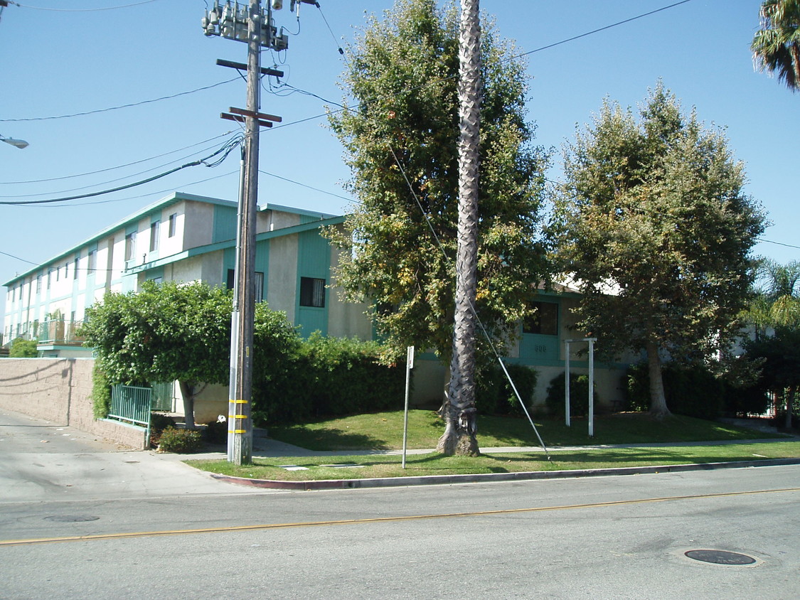 Building Photo - 808 E Kelso St