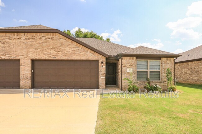 Building Photo - 1521 Purple Finch St