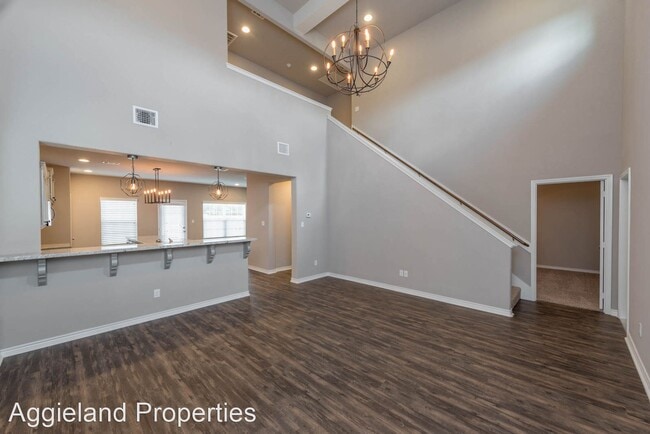 Building Photo - 5 br, 5 bath House - 557 Momma Bear