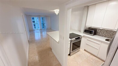 Building Photo - 1345 Lincoln Rd