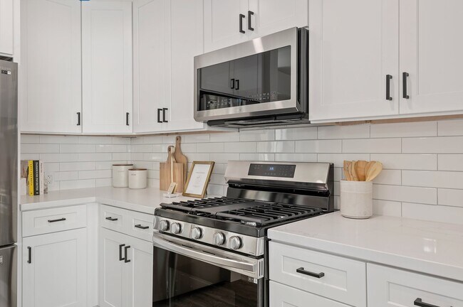 Foto del edificio - 2160 Ortega Hill Road LLC
