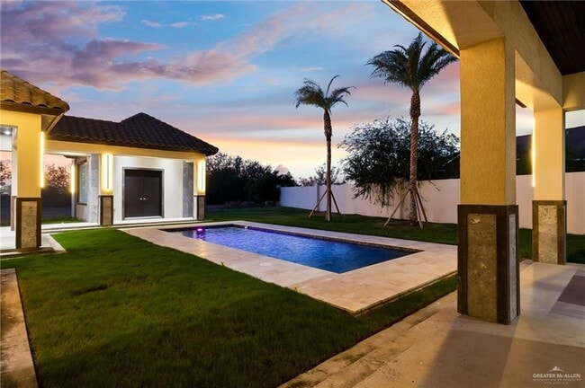 Building Photo - 45 Travis St