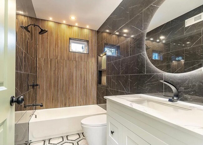 Foto del edificio - 9026 W Avalon Dr