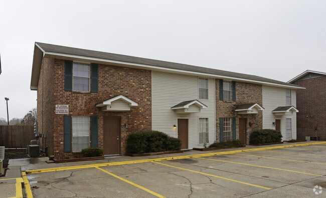 Building Photo - Bristoe Townhomes