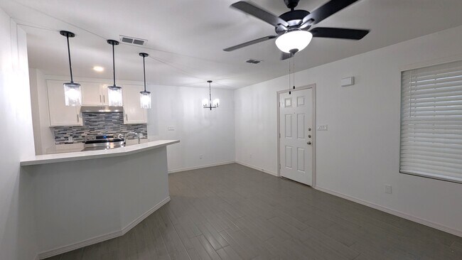 Building Photo - 2013 Southridge Ave