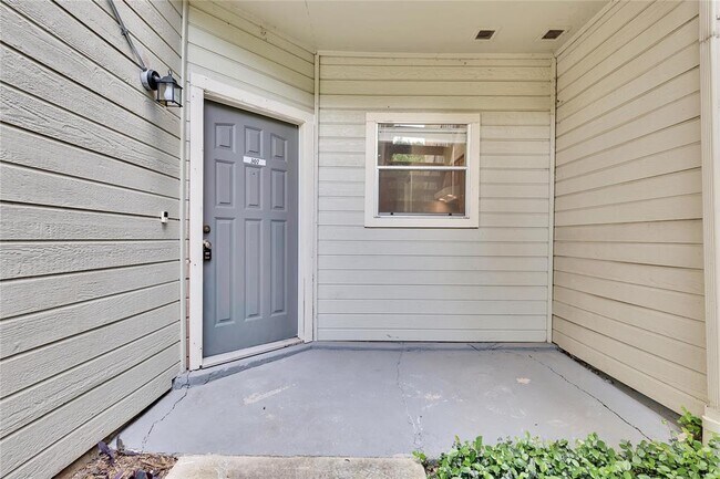 Foto del edificio - 2450 Wickersham Ln