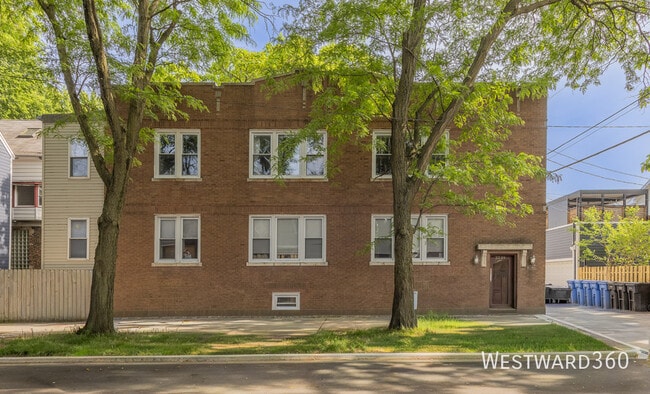 Photo - 2239 W Cornelia Ave Apartment