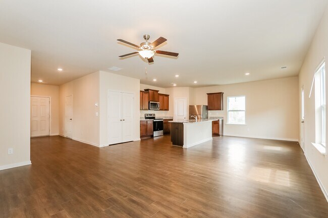 Foto del edificio - 956 Creekview Rd