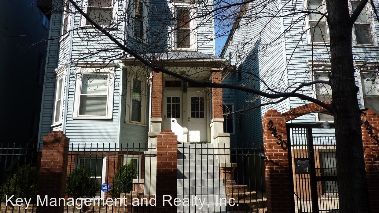 Primary Photo - 2430 N Southport Ave