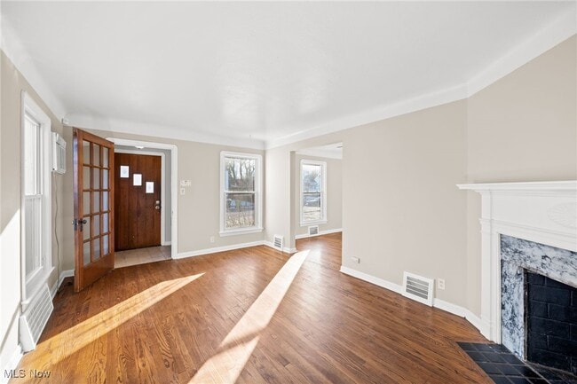 Building Photo - 304 E 248th St