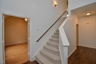 Building Photo - 139 Skycrest Dr
