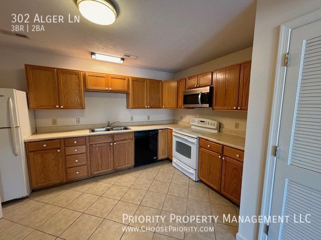 Building Photo - Lease Pending!