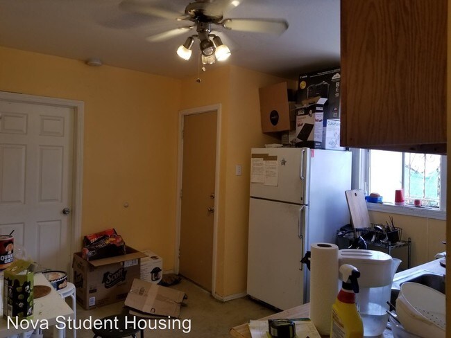 Building Photo - 1270 W 37th Pl