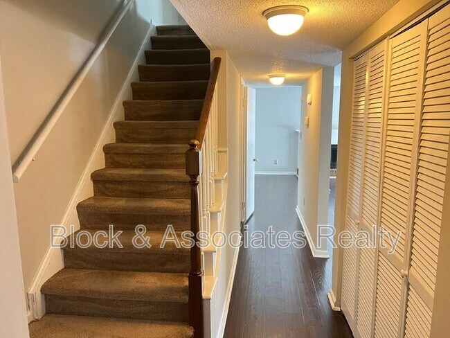 Building Photo - 1333 Springlawn Ct