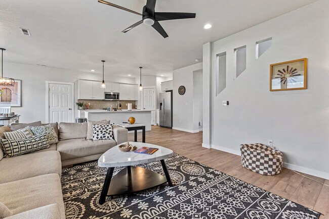 Foto del edificio - 1424 W Bass River Dr