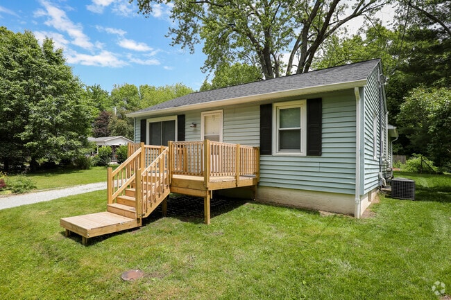 Building Photo - 409 Mineral Springs Ave