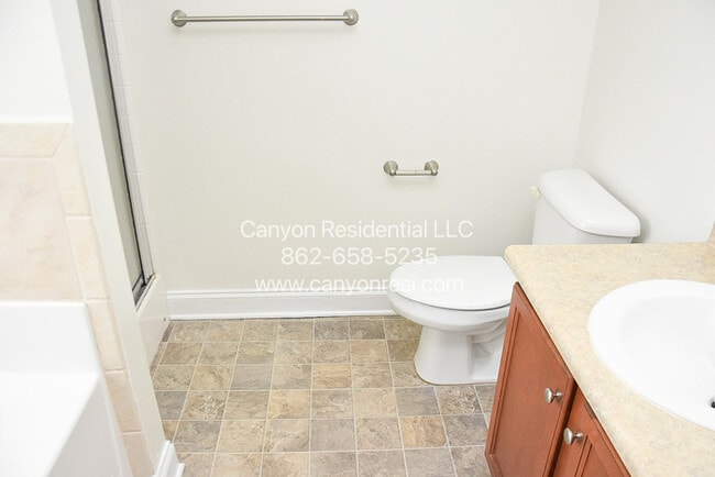 Building Photo - 658 Copper Creek Dr