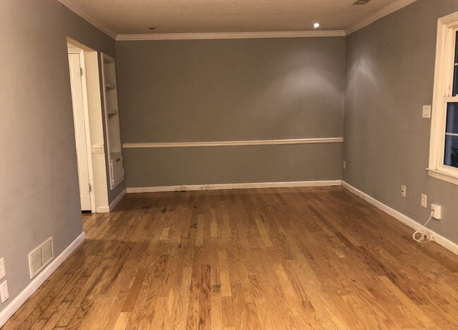 Foto del edificio - 8012 Regent Park Ln