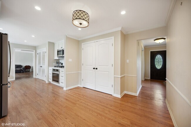 Foto del edificio - 1165 W Deerpath Rd