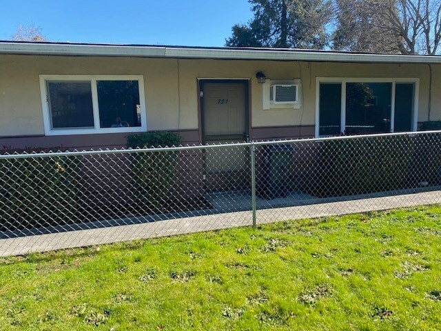 Foto principal - 721 SW Bridge St