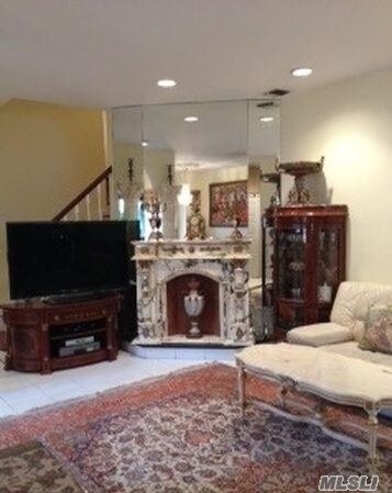 Foto del edificio - 130 S Middle Neck Rd