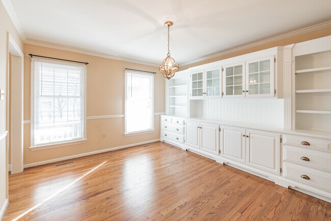 Building Photo - 4840 Teen Barnes Rd