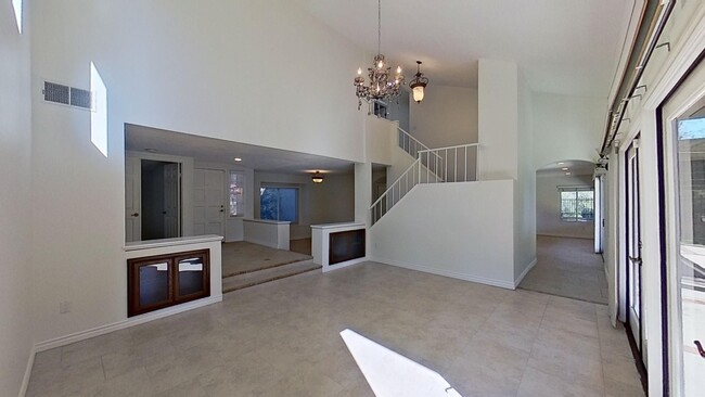 Foto del edificio - Luxurious 4 Bed 3 Bath Home in Orange!