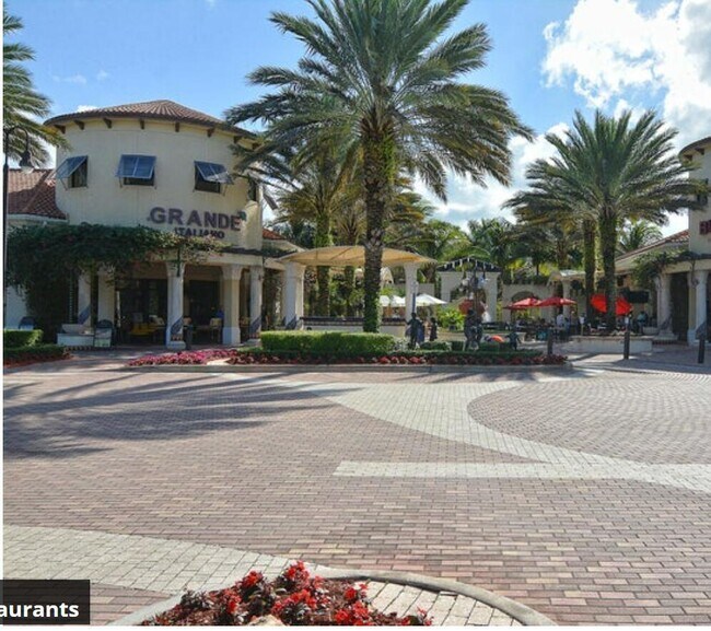 Foto del edificio - 5021 Vine Cliff Way W