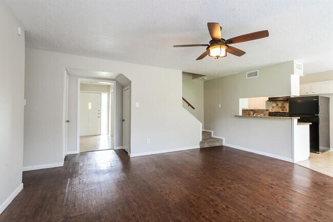 Foto del edificio - 2111 Savanna Ct N