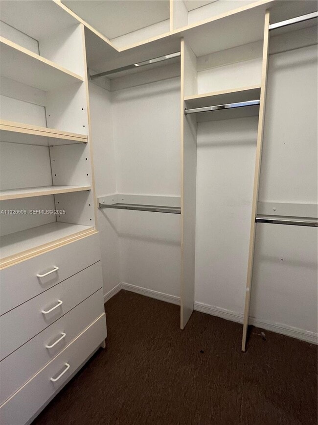 Building Photo - 11383 Lakeview Dr