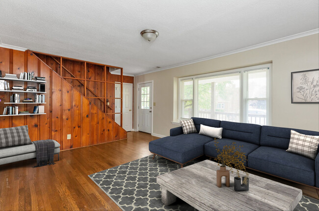 Building Photo - 810 Marcellus Dr
