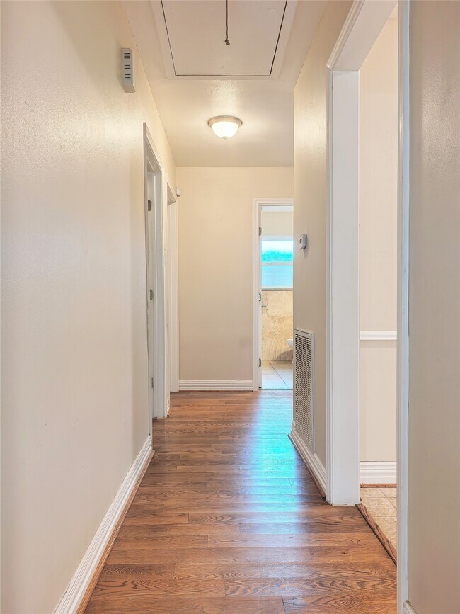 Foto del edificio - 5118 Lymbar Dr