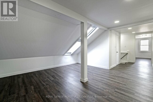 Building Photo - 564 Lyons Ln