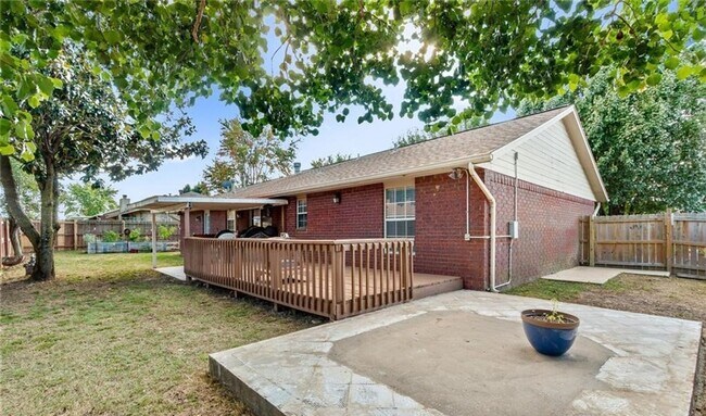 Foto del edificio - Amazing 3 bedroom 2 bathroom for rent!