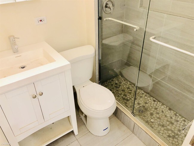 Building Photo - Studio, 1 bath  - 1049 N Paulina St Apt A