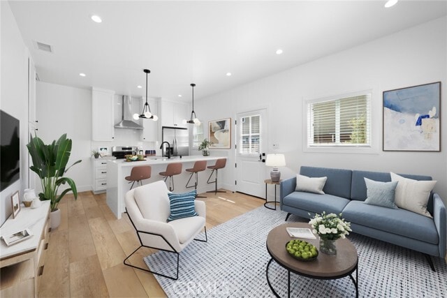 Foto del edificio - 1637 Irvine Ave