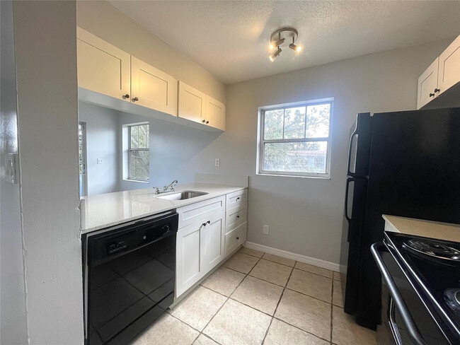 Building Photo - 200 SW 11th Ave