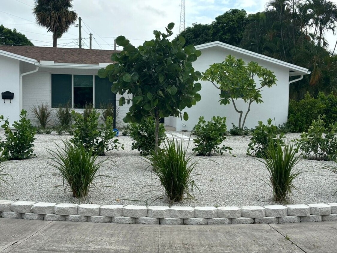 Building Photo - 3/2 Single-Family in West Palm Beach