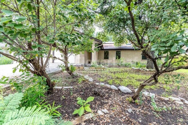 Foto del edificio - 1522 Devin Dr