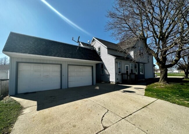 Building Photo - 3105 Mero St - Duplex